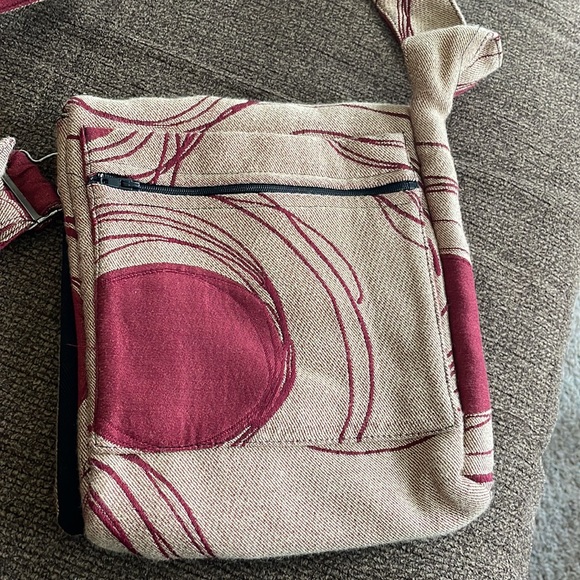 Slainte San Francisco crossbody bag 10” x 8”. 24” total length with the strap - Picture 3 of 3